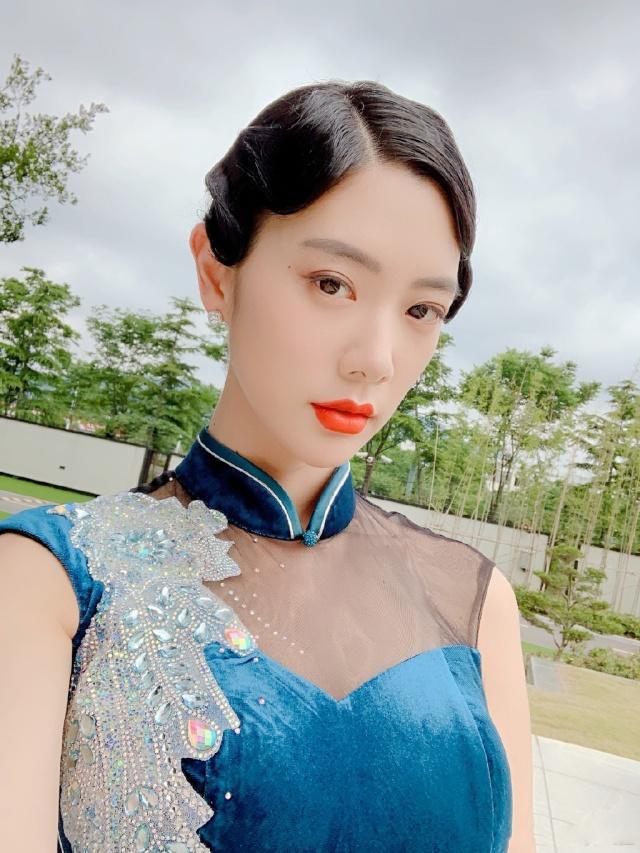 霓虹舞娘